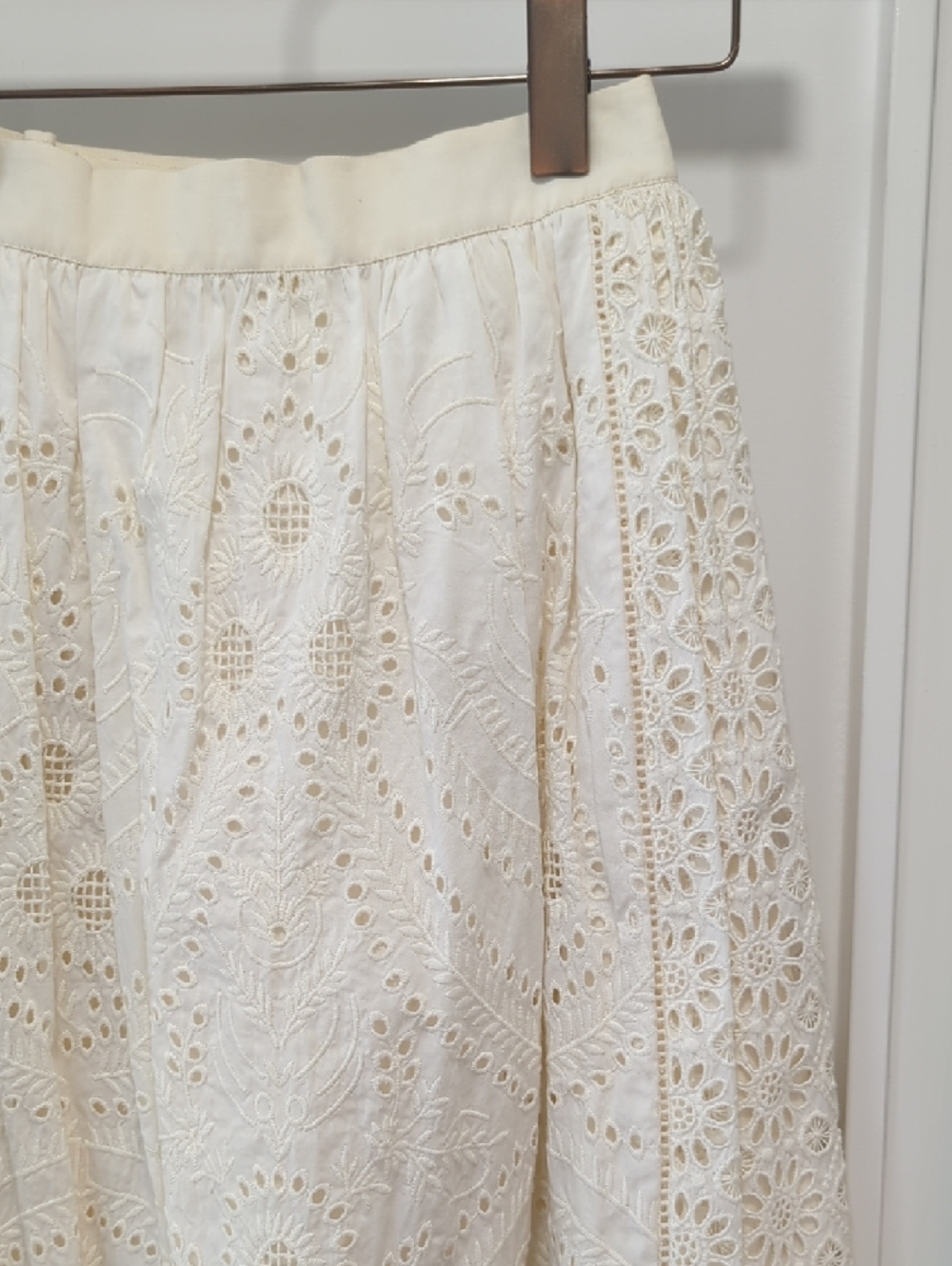 Ann Taylor Cream Lace A-Line Midi Skirt Size 0 - Picture 2 of 14